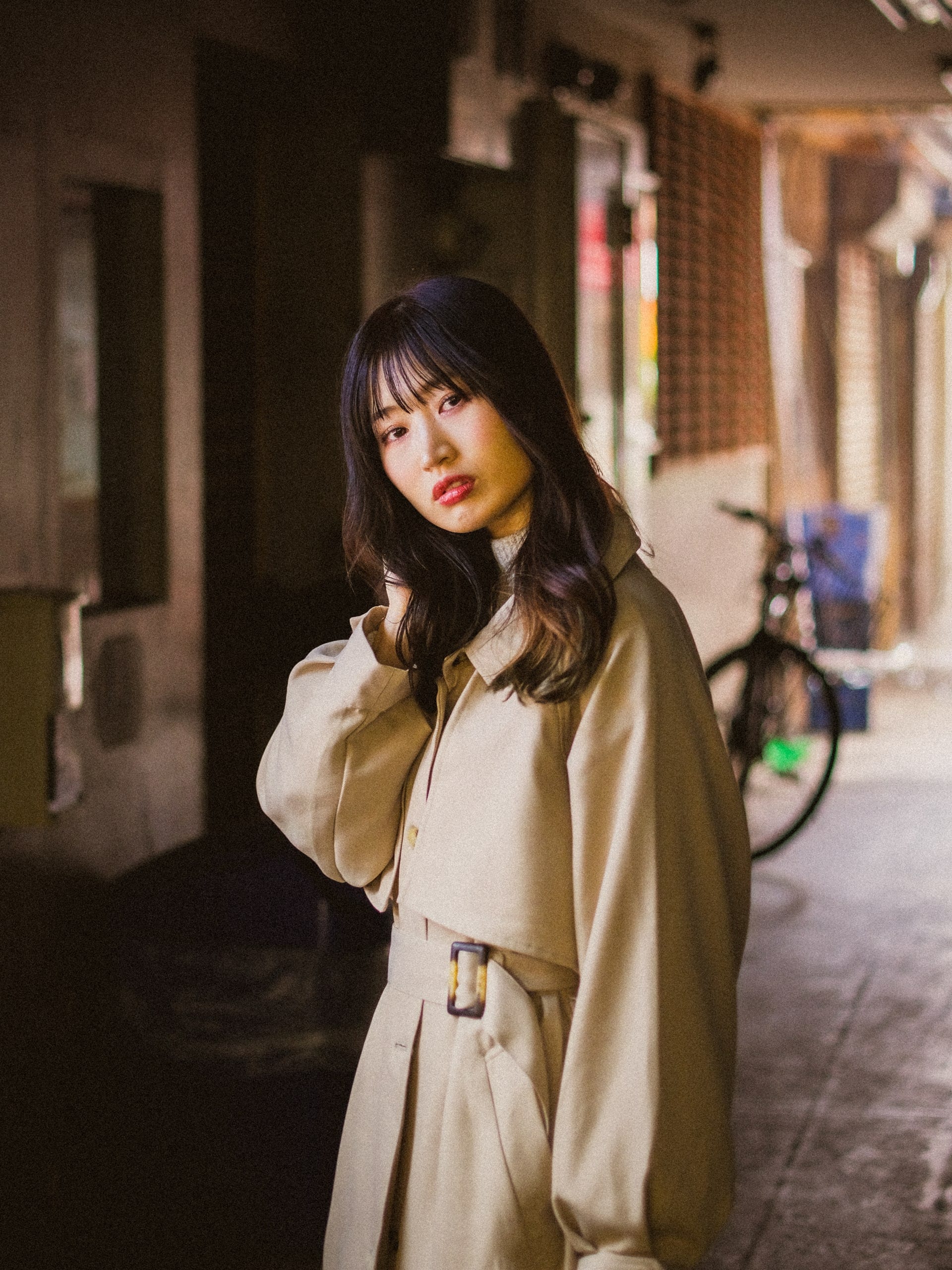 Kansai Snaps によるポートレート。関西の街並みで撮る、エディトリアルな人物写真